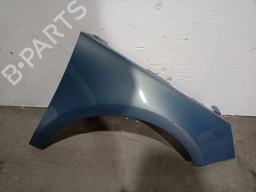 Guarda-lamas direito AUDI A1 Sportback (8XA, 8XF) 1.4 TFSI (122 hp) 31811371
