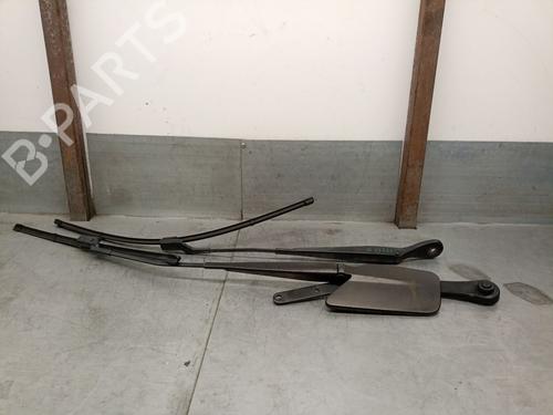 Used Front windshield wiper arm BMW 2 Active Tourer (F45) 218 d (150 hp) 25241120