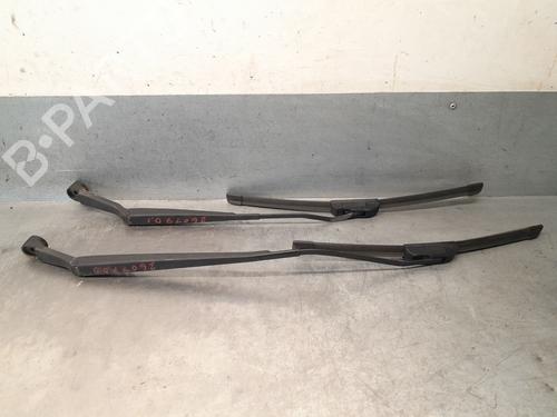 Used Front windshield wiper arm Front windshield wiper arm 37519010 37519010