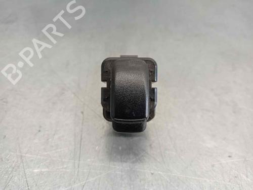 Used Right front window switch MITSUBISHI SPACE WAGON (N9_W, N8_W) [1998-2004]  9959249