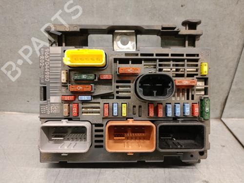Used Fuse box Fuse box PEUGEOT 5008 (0U_, 0E_) 2.0 HDi 150 / BlueHDi 150 (150 hp) 32709976 32709976