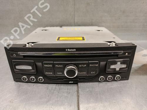 Used Radio Radio PEUGEOT 5008 (0U_, 0E_) 2.0 HDi 150 / BlueHDi 150 (150 hp) 32710008 32710008