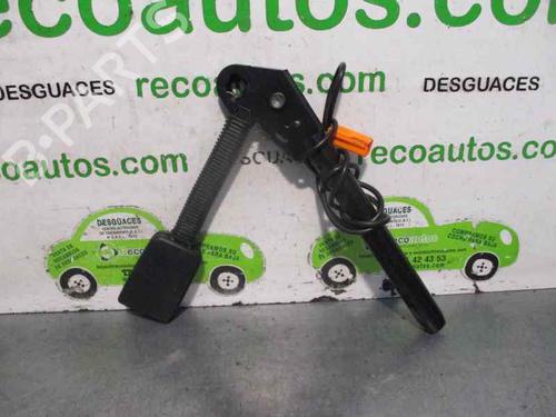 Venstre foran beltestrammer FORD FOCUS I (DAW, DBW) 1.8 TDCi | BP3141601C87 