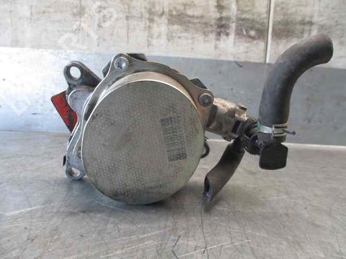 Used Vacuum pump RENAULT KOLEOS I (HY_) 2.0 dCi (HY0K) (150 hp) 4939612