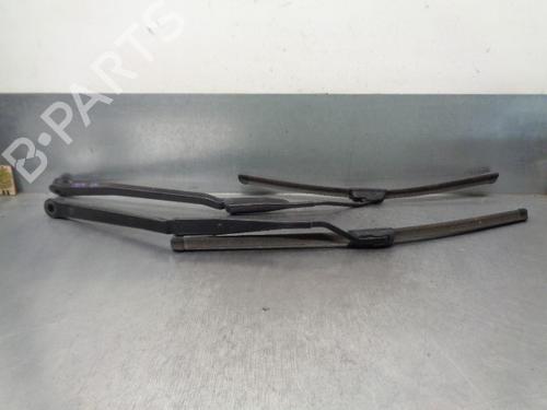 Used Front windshield wiper arm LEXUS GS (_S16_) 300 (JZS160_, JZS160R) (222 hp) 13631685