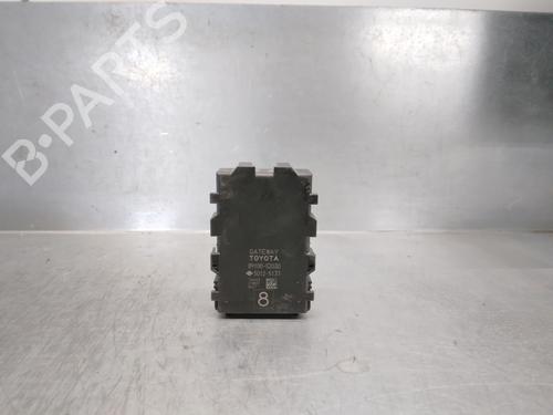 Used Electronic module TOYOTA YARIS (_P13_) 1.5 Hybrid (NHP130_, NHP130) (101 hp) 15981763