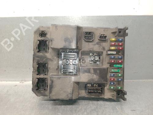 Used Fuse box Fuse box 38560182 38560182