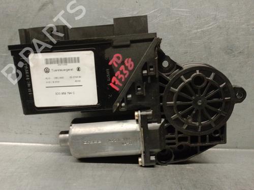 Used Right rear window motor VW TOUAREG (7LA, 7L6, 7L7) 5.0 V10 TDI (313 hp) 12190271