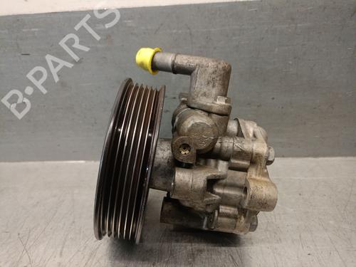 Used Steering pump KIA CERATO I Saloon (LD) 2.0 CRDi (112 hp) 29938355