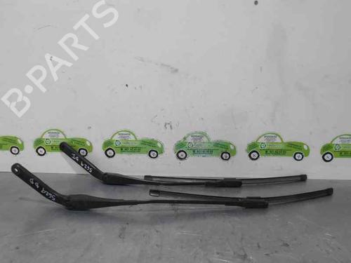 Used Front windshield wiper arm BMW 1 (E87) 120 d (163 hp) 3471527