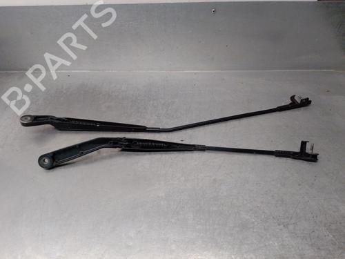 Used Front windshield wiper arm VW POLO IV (9N_, 9A_) 1.4 16V (75 hp) 29401531