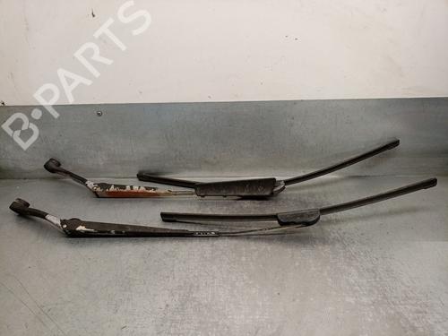 Used Front windshield wiper arm KIA CARNIVAL II (GQ) 2.9 CRDi (144 hp) 20641916