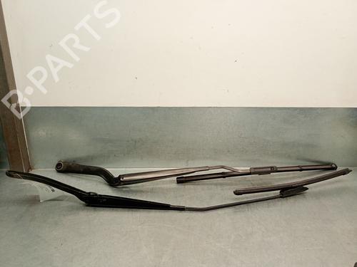 Used Front windshield wiper arm SMART FORFOUR Hatchback (453) electric drive (453.091) (82 hp) 29475522