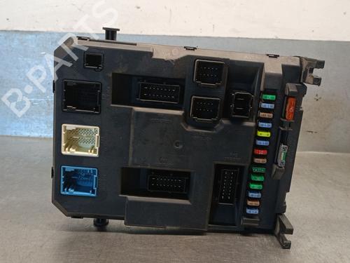 Used Fuse box Fuse box 37024860 37024860