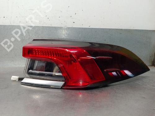 Used Right taillight Right taillight TOYOTA COROLLA Saloon (_E21_) 1.8 VVTi Hybrid (ZWE211, MZEA12) (98 hp) 34704527 34704527