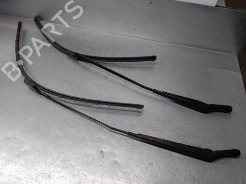 Used Front windshield wiper arm PEUGEOT 5008 (0U_, 0E_) 1.6 HDi (110 hp) 15211293