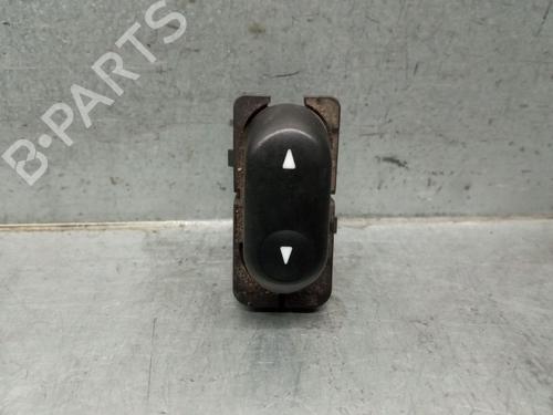 Used Right rear window switch LAND ROVER FREELANDER I (L314) 2.0 Td4 4x4 (112 hp) 24470445