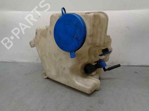 Used Windscreen washer tank MERCEDES-BENZ B-CLASS Sports Tourer (W245) B 180 CDI (245.207) (109 hp) 7447038