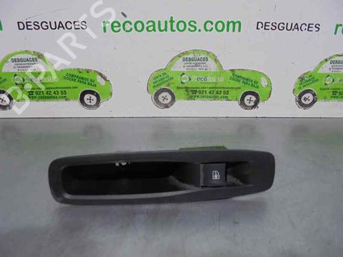 Høyre bak elrute bryter RENAULT MEGANE IV Hatchback (B9A/M/N_) [2015-2025]  2318170