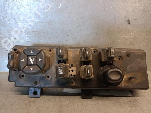 Used Left front window switch Left front window switch JEEP GRAND CHEROKEE II (WJ, WG) 3.1 TD 4x4 (140 hp) 33182405 33182405