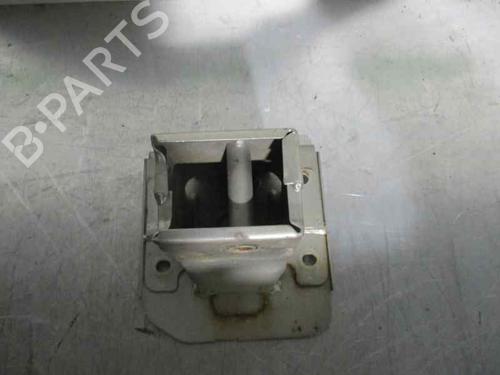 Used Front bumper reinforcement DAEWOO LEGANZA (KLAV) 2.0 16V (133 hp) 2104391