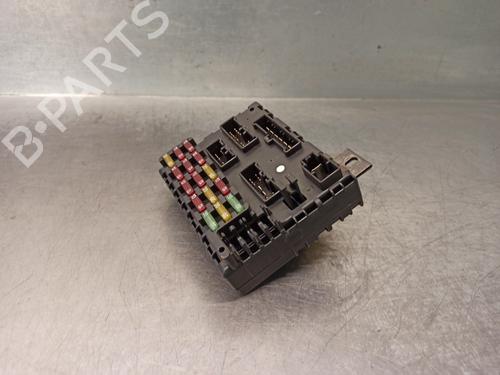 Used Fuse box Fuse box 13895932 13895932