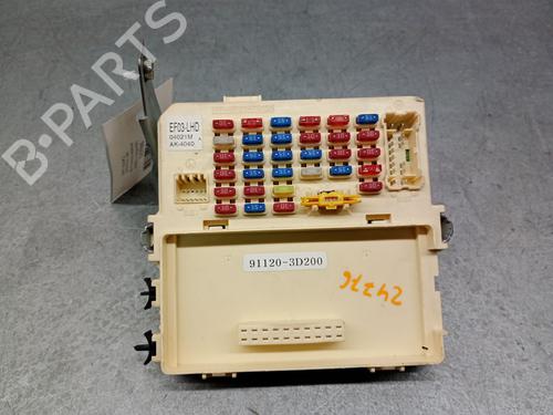 Used Fuse box Fuse box HYUNDAI SONATA IV (EF) 2.0 16V (131 hp) 33816964 33816964