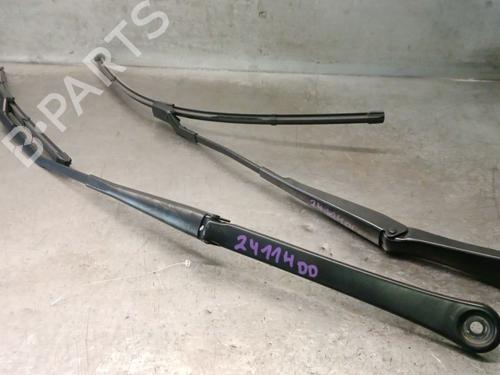 Used Front windshield wiper arm BMW 2 Active Tourer (U06) 220i Mild Hybrid (170 hp) 32023412