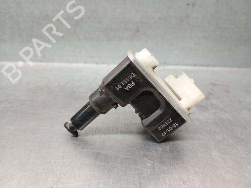 Used Fuel door actuator PEUGEOT 3008 II SUV (MC_, MR_, MJ_, M4_) 1.6 BlueHDi 120 (120 hp) 28361292