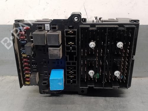 Used Fuse box CHRYSLER VOYAGER / GRAND VOYAGER III (GS_, NS_) 2.4 i (151 hp) 18355188