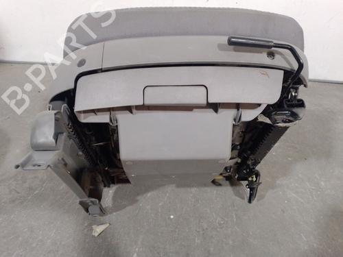 Right front seat KIA SORENTO I (JC) 2.5 CRDi 4WD | BP22216214C16 