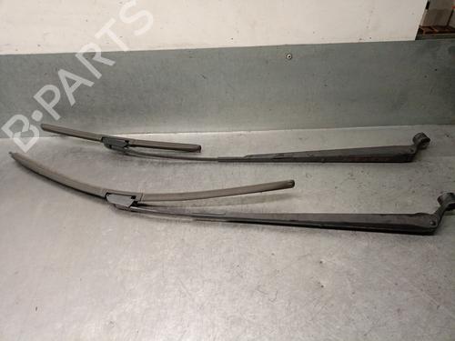 Used Front windshield wiper arm Front windshield wiper arm TOYOTA YARIS (_P1_) 1.3 (SCP12_, SCP13_, SCP12R, SCP13R) (87 hp) 40261084 40261084
