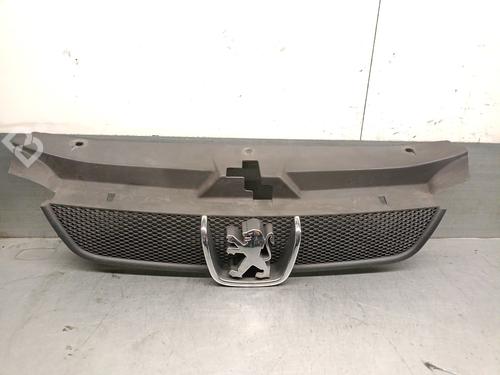 Used Grille PEUGEOT 406 (8B) 1.8 16V (116 hp) 28726040