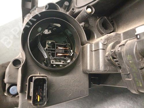 Right headlight PEUGEOT 2008 I (CU_) 1.2 THP 110 / PureTech 110 | BP32363186C29 