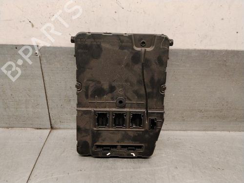 Used Fuse box Fuse box 39099040 39099040