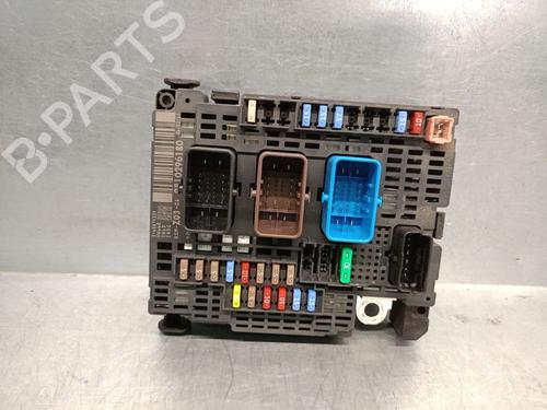 Used Fuse box PEUGEOT 3008 II SUV (MC_, MR_, MJ_, M4_) 1.6 BlueHDi 120 (120 hp) 27505858