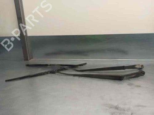 Used Front windshield wiper arm SUZUKI BALENO Hatchback (EG) 1.6 i 16V (SY416) (98 hp) 5834140
