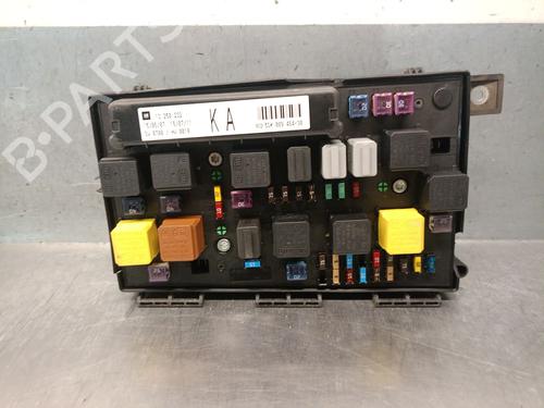 Used Fuse box Fuse box 38177563 38177563