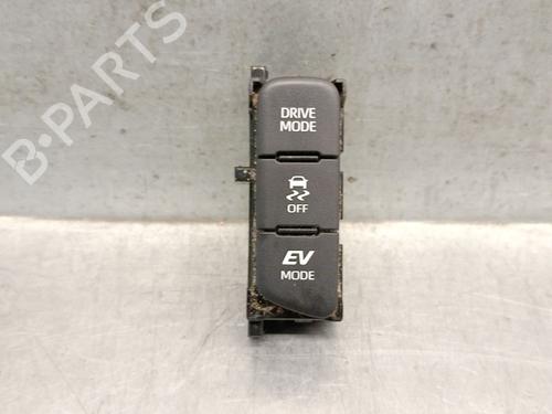 Used Switch TOYOTA YARIS CROSS (MXP_) 1.5 Hybrid All-wheel Drive (MXPJ15) (116 hp) 27549273