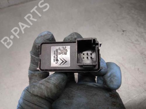 Right front window switch PEUGEOT 5008 (0U_, 0E_) 2.0 HDi 150 / BlueHDi 150 | BP18018464I26 