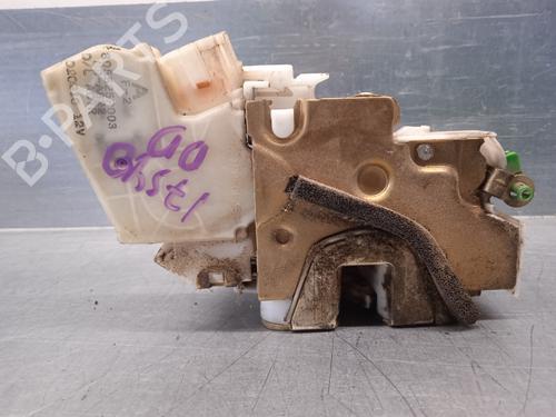 Used Front right lock NISSAN NAVARA (D22) 2.5 D 4x4 (133 hp) 12470522