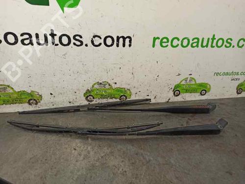 Used Front windshield wiper arm NISSAN TERRANO II (R20) 2.7 TDi 4WD (125 hp) 5579296
