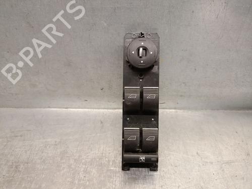 Used Left front window switch FORD FOCUS III 1.0 EcoBoost (125 hp) 21581925