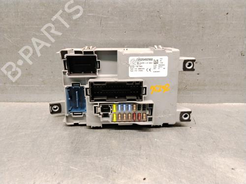 Used Fuse box Fuse box 38348424 38348424