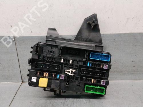 Used Fuse box Fuse box 38605256 38605256