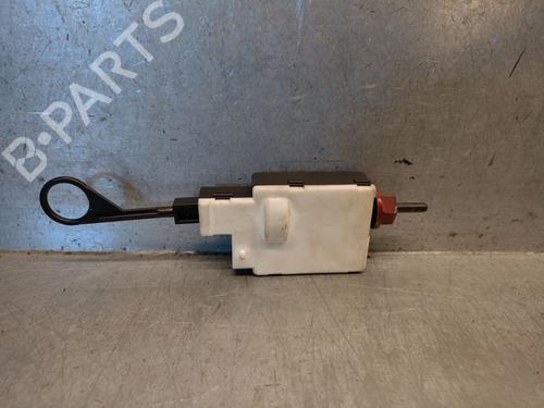 Moteur de trappe à carburant RENAULT SCÉNIC I MPV (JA0/1_, FA0_) 1.6 (JA00, JA16, JA15, JA19, JA1V, JA2B, JA2C, JA0B,... (107 hp) 29064758