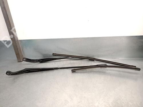 Used Front windshield wiper arm AUDI A3 (8V1, 8VK) 2.0 TDI (150 hp) 27707616