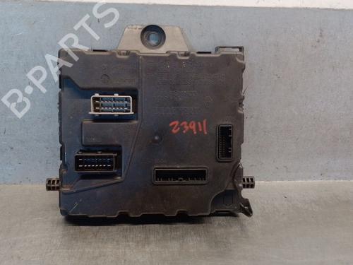 Used Fuse box RENAULT MASTER III Van (FV) 2.3 dCi 125 FWD (FV0C, FV0D, FV0G, FV0H, FV0J, FV0K,... (125 hp) 30083784