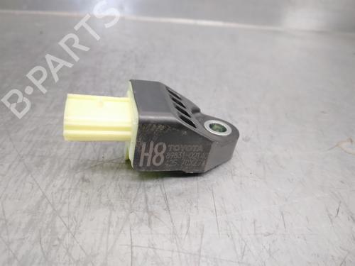Used Electronic module TOYOTA YARIS (_P13_) 1.5 Hybrid (NHP130_, NHP130) (101 hp) 15981769