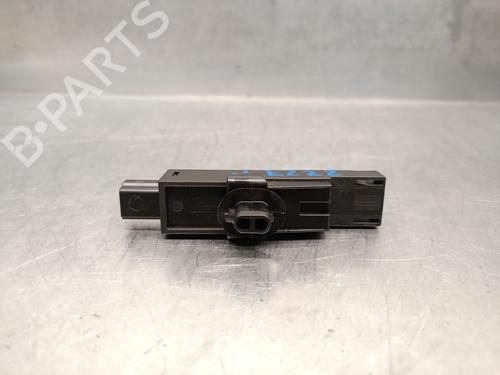 Antenne/Base TOYOTA YARIS (_P21_, _PA1_, _PH1_) 1.5 Hybrid (MXPH10, MXPH11) (116 hp) 24847072